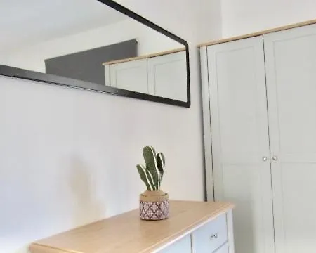 Pool And Cool - San Valentin Apartment